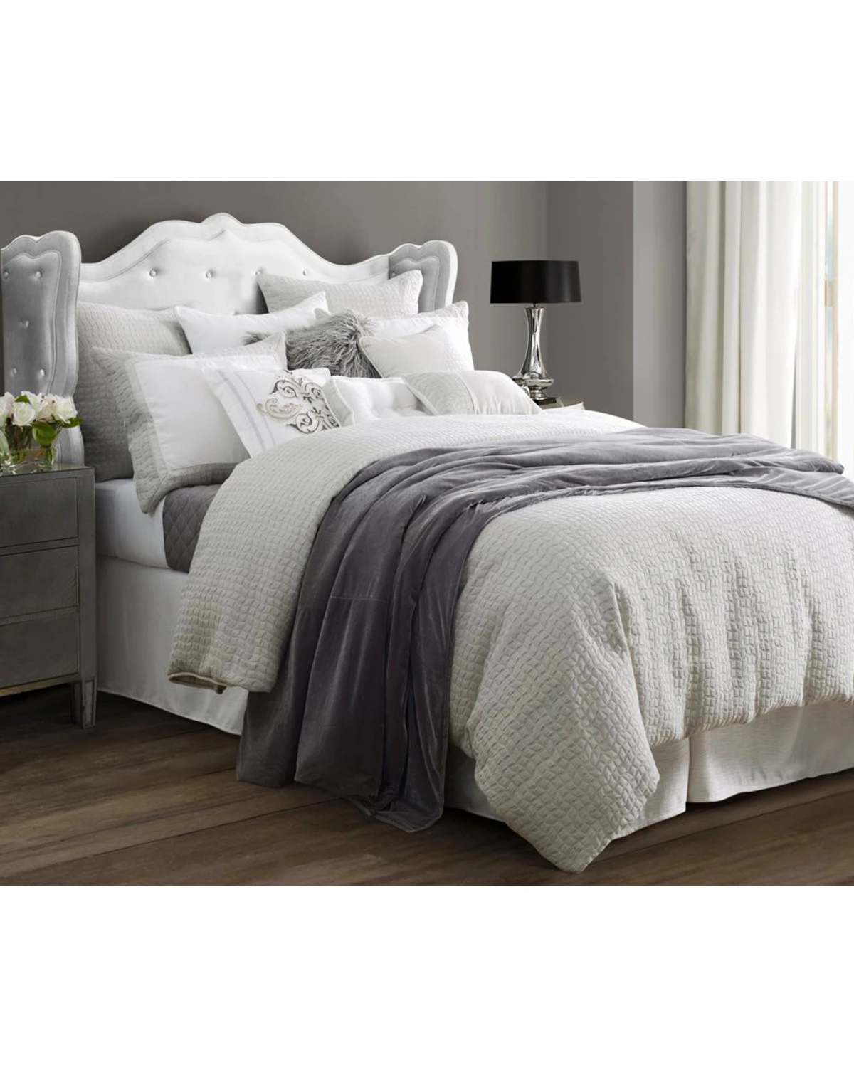 4-Piece HiEnd Accents Wilshire Super Queen Comforter Set 3 4-Piece HiEnd Accents Wilshire Super Queen Comforter Set